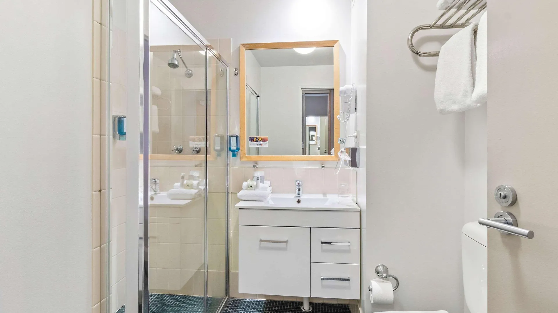Quality Hotel Dickson Canberra 4*,
