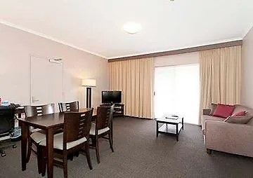 Quality Hotel Dickson Canberra 4*,