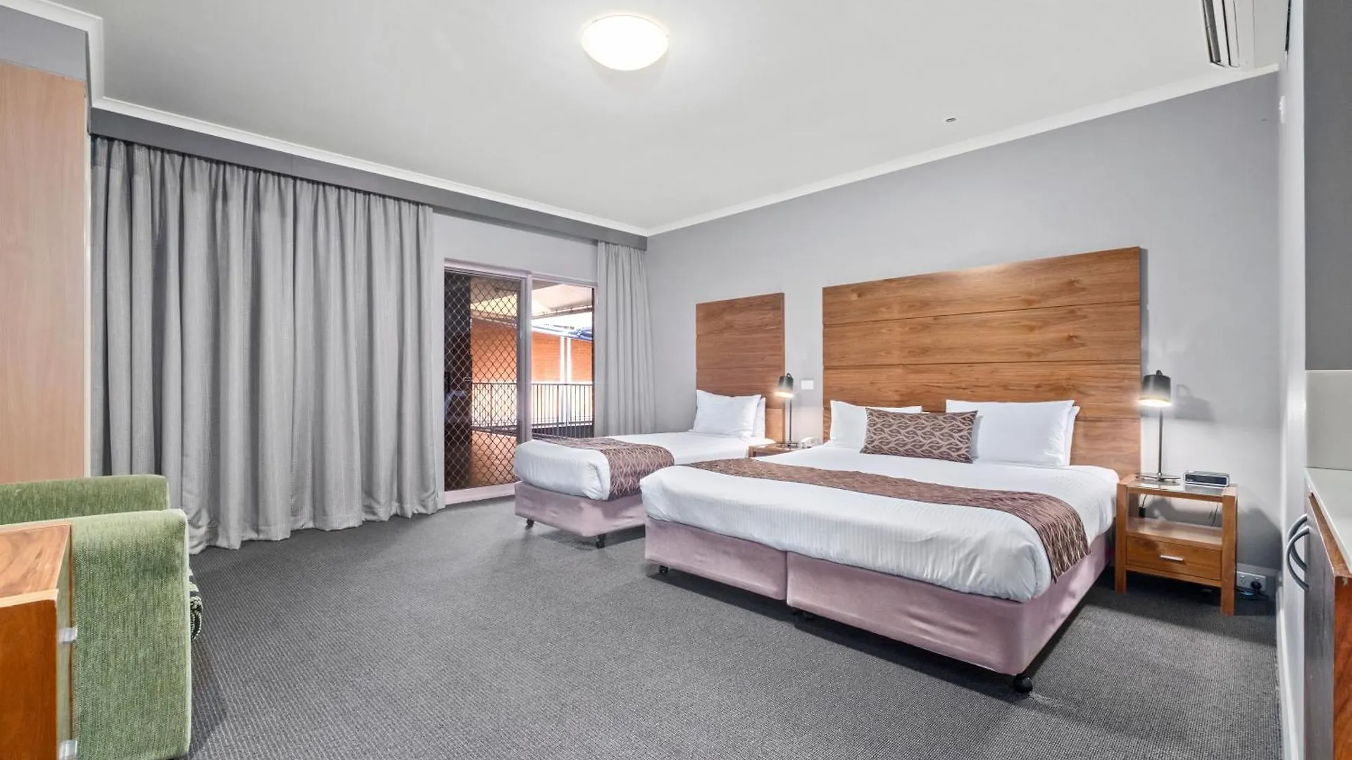 ****  Quality Hotel Dickson Canberra Australia