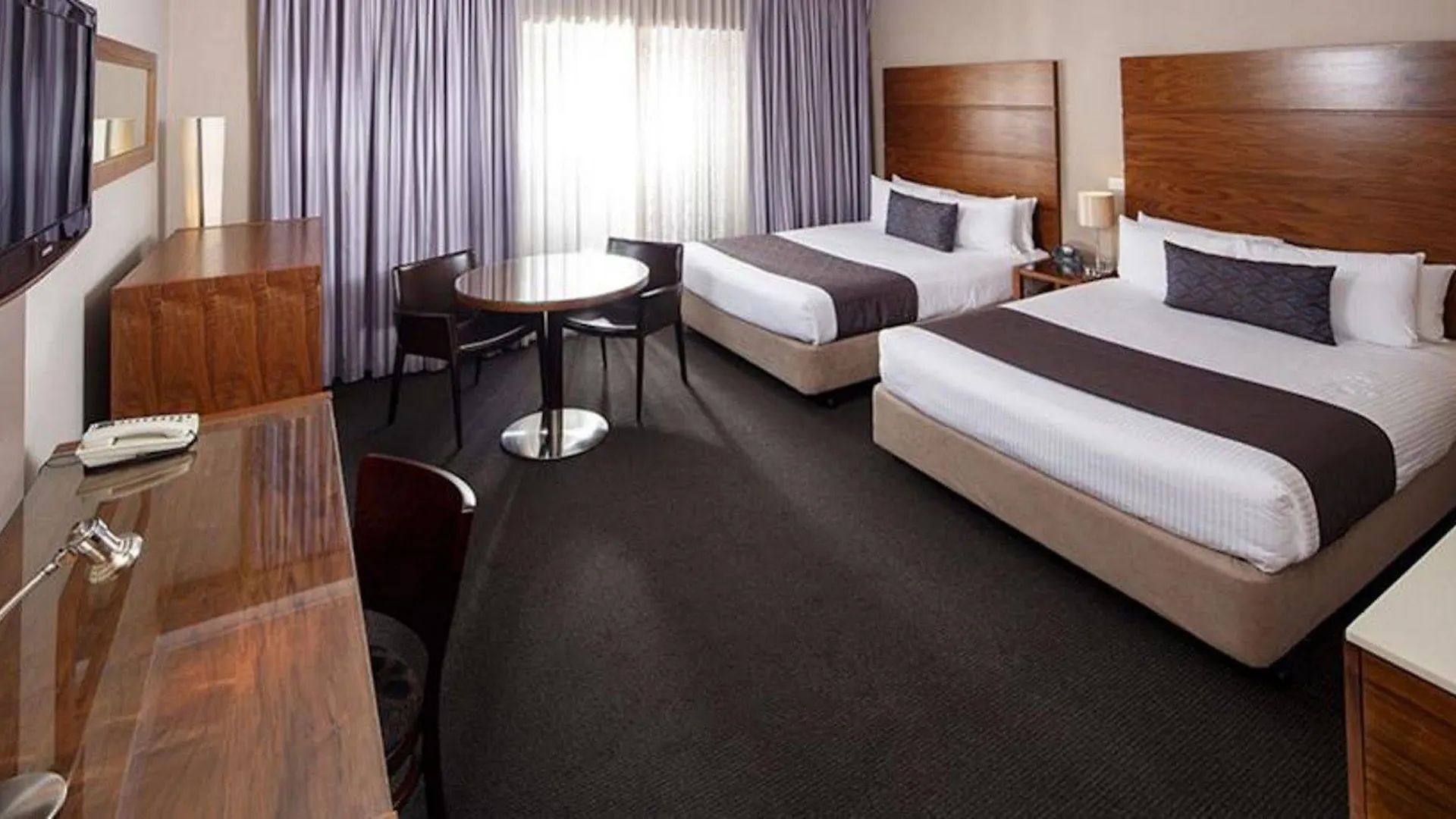 Quality Hotel Dickson Canberra 4*,